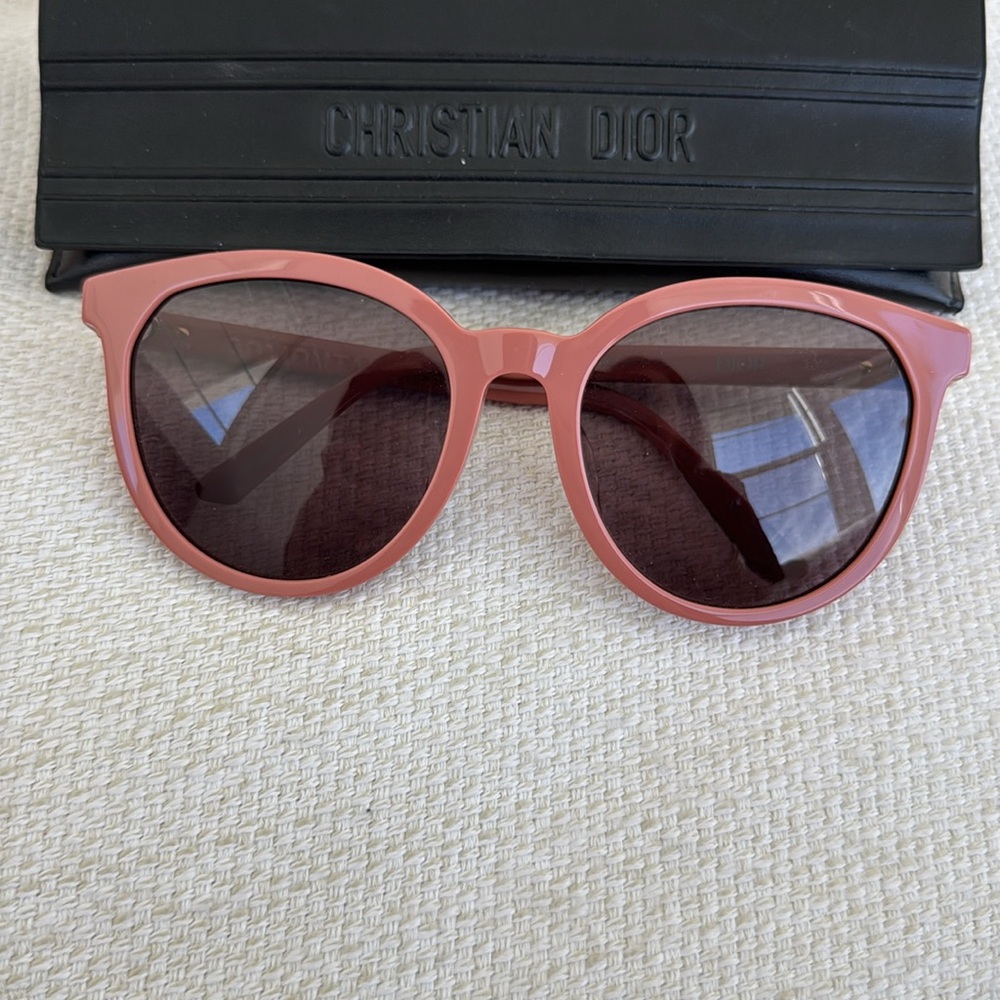 Christian Dior nude pink sunglasses, excellent condition. - Picture 2 of 11